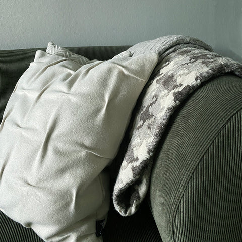 Burel Factory represented by 55° North Blanket, Pied de Coq Blanket Brown, Warm Grey and Pearl 26/3